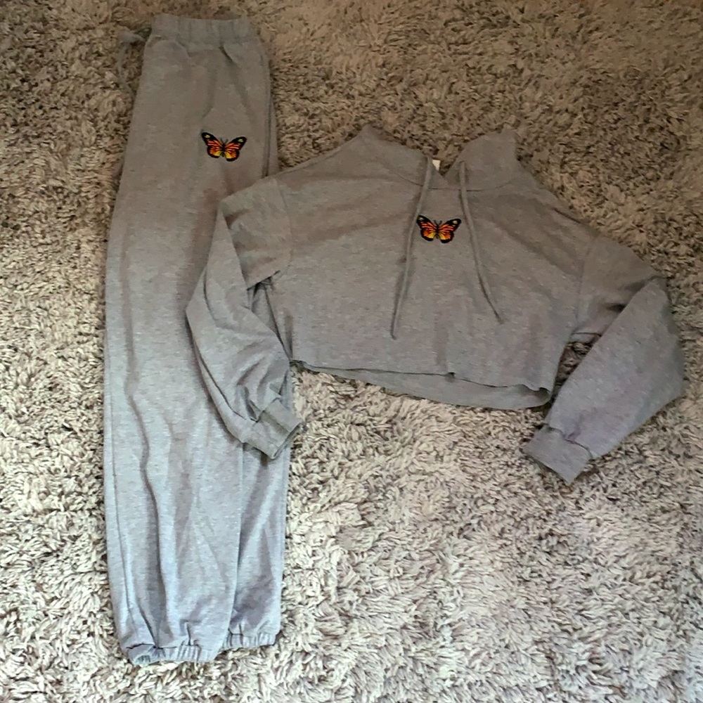 Women’s grey jogger and cropped hoodie set